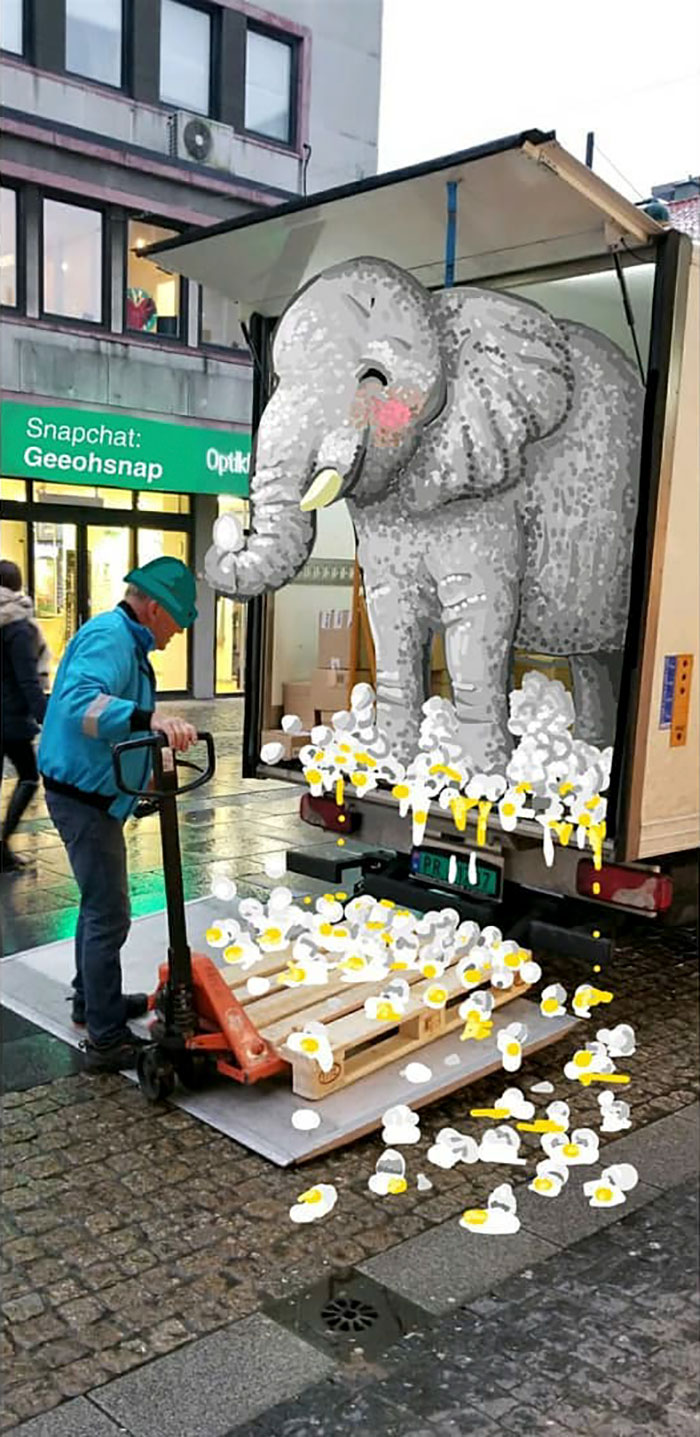 Meet Geeohsnap - The Guy Who Lives In His Own Fantasy World.