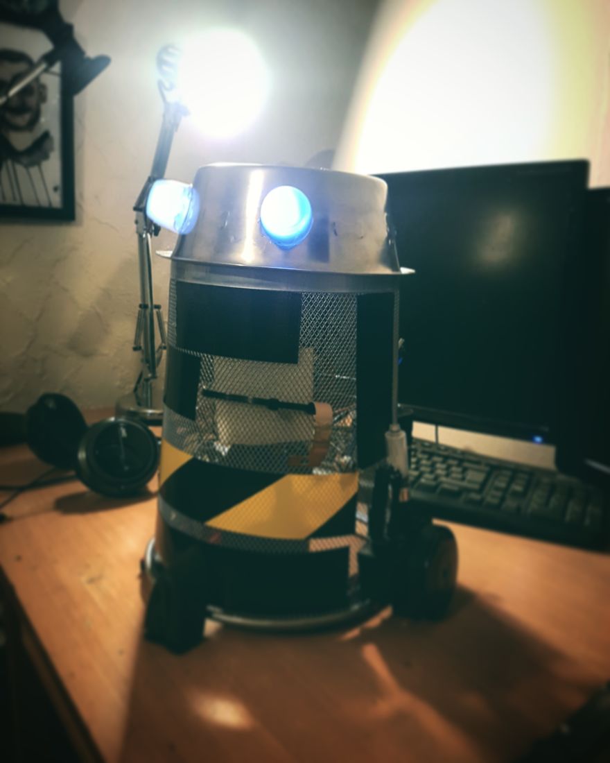 I Create Robots And Other Contraptions For Fun