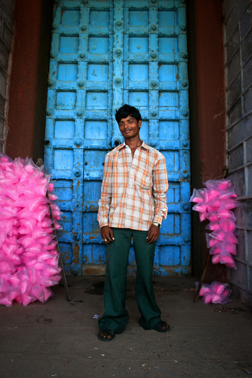 A Cotton Candy Seller Stands In Front Of The Entrance Of Devi Kanya Kumari Temple In Kanyakumari, A Hindu Pilgrimage City In The State Of Tamil Nadu