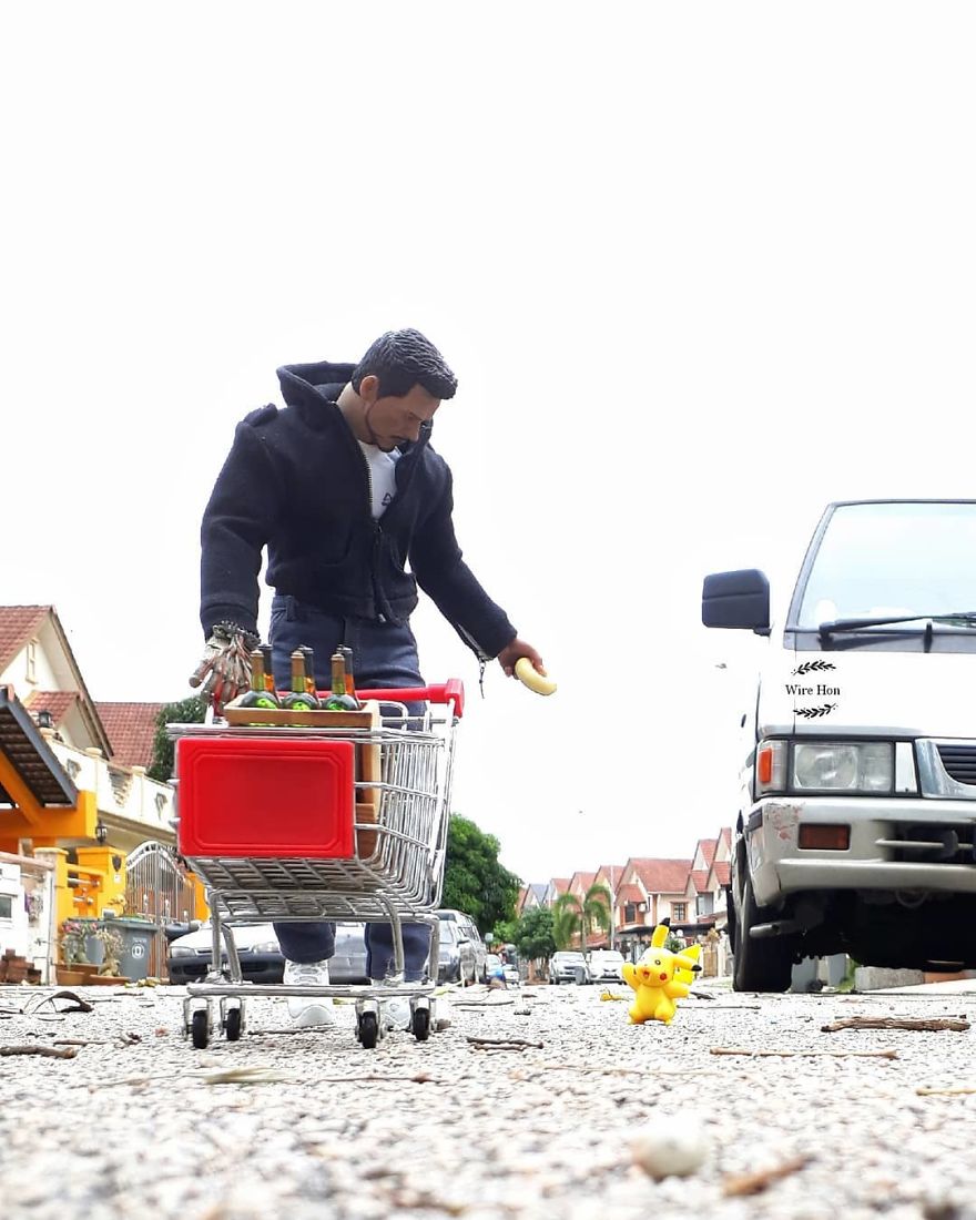 With Just One Smartphone, Man Makes Incredible Pictures Of Him With Toy Superheroes Using Perspective