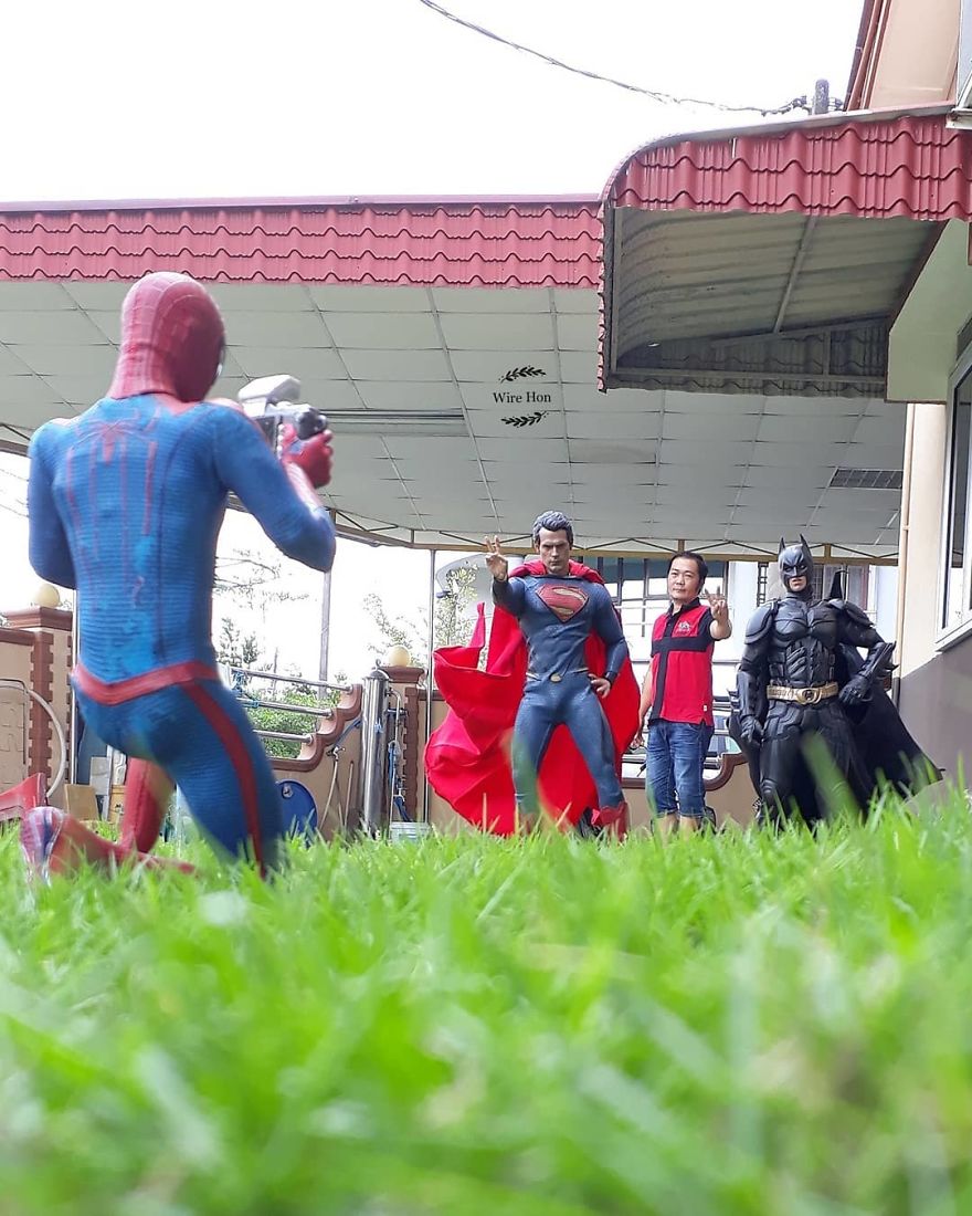 With Just One Smartphone, Man Makes Incredible Pictures Of Him With Toy Superheroes Using Perspective