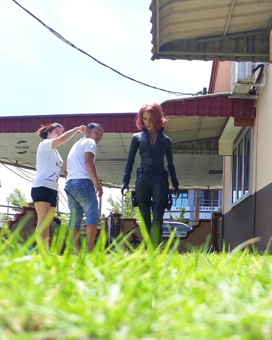 With Just One Smartphone, Man Makes Incredible Pictures Of Him With Toy Superheroes Using Perspective