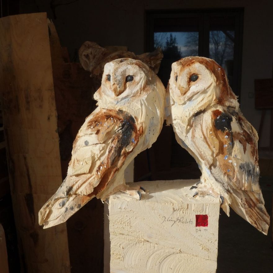 Artist Uses A Chainsaw To Transform Wood Into Stunning Sculptures