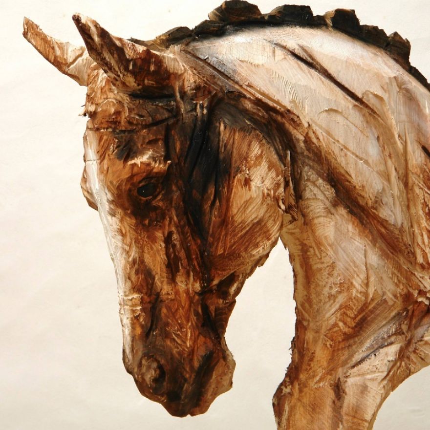 Artist Uses A Chainsaw To Transform Wood Into Stunning Sculptures Artist Uses A Chainsaw To Transform Wood Into Stunning Sculptures