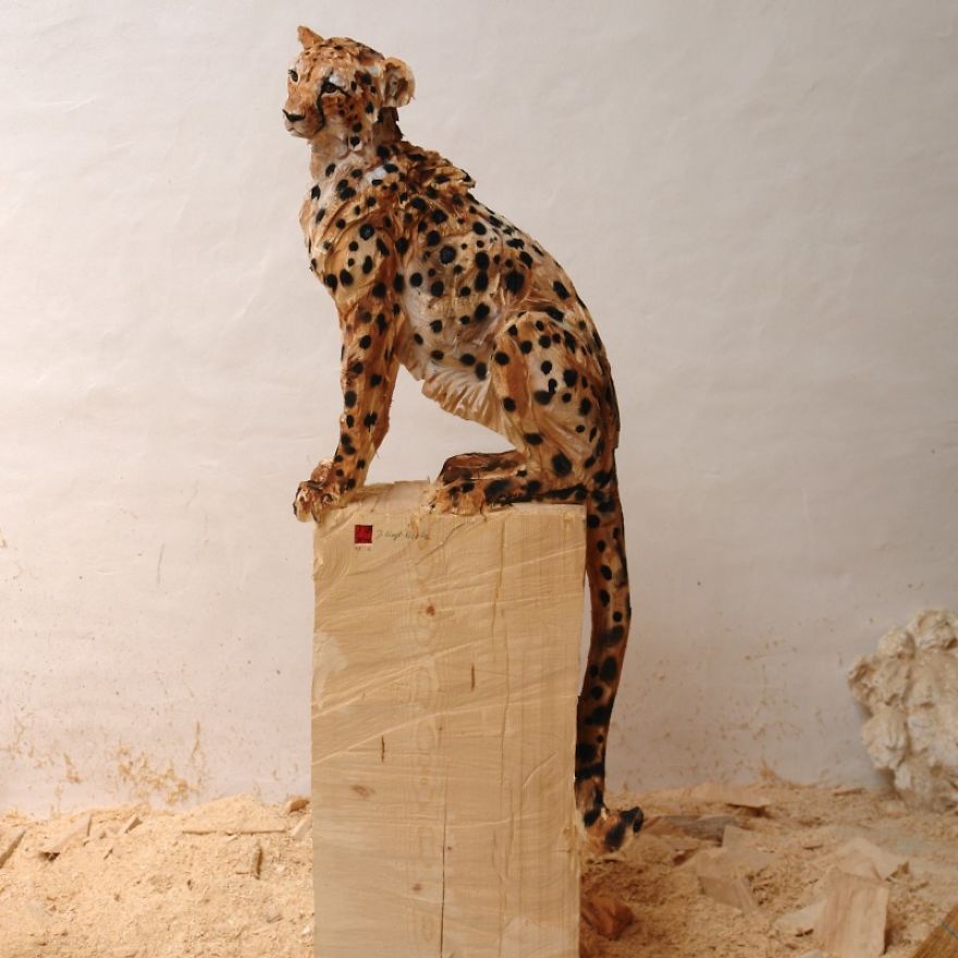 Artist Uses A Chainsaw To Transform Wood Into Stunning Sculptures Artist Uses A Chainsaw To Transform Wood Into Stunning Sculptures
