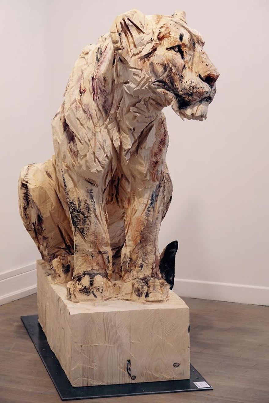 Artist Uses A Chainsaw To Transform Wood Into Stunning Sculptures Artist Uses A Chainsaw To Transform Wood Into Stunning Sculptures