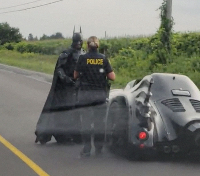 Batman Got Pulled Over By The Cops Even Though He Didn't Break The Law Batman Got Pulled Over By The Cops Even Though He Didn't Break The Law