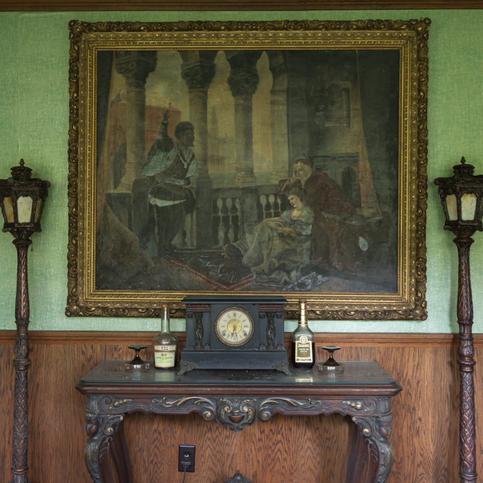 I Photographed This Abandoned House In New York And What I Found Inside Was Shocking