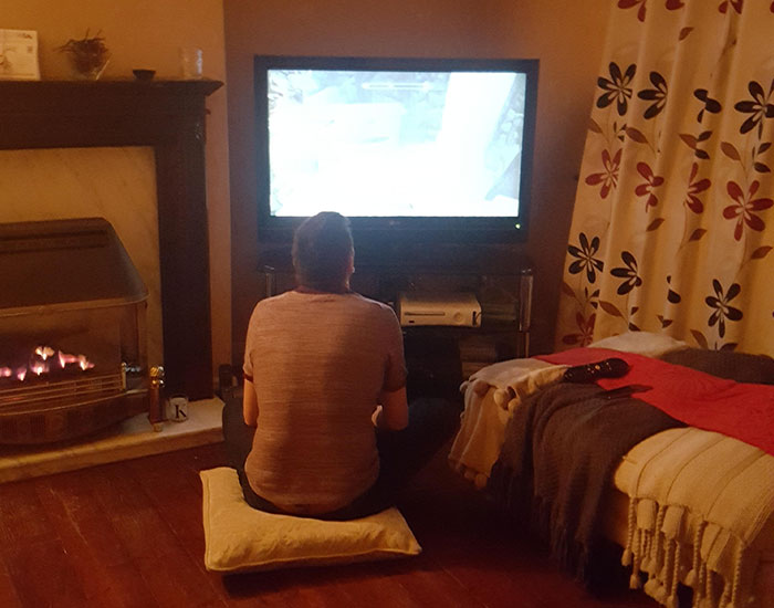 Son Starts Sharing His Dad’s Hilarious Reactions To Video Games And His Dad Jokes Are Cracking Everyone Up