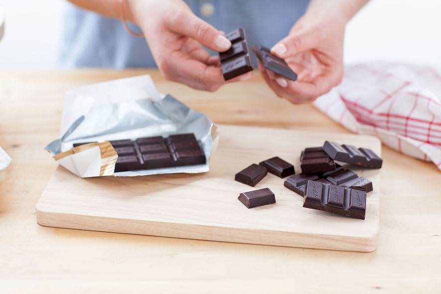 Chocolate Expert Guesses Cheap VS. Expensive Chocolate, Teaches Us A Lot Along The Way