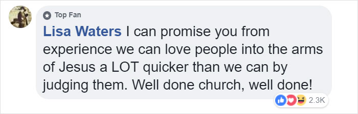 Church Offers &lsquo;Free Mom Hugs&rsquo; To People Shunned By Their Families For Being Gay, And Their Reactions Are Heart-Melting