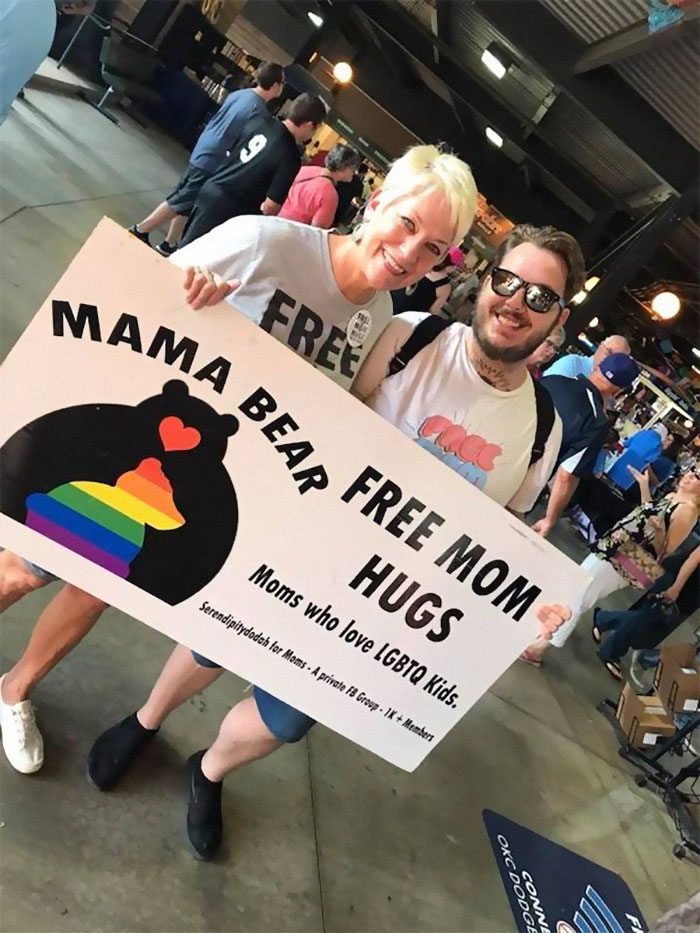 Church Offers &lsquo;Free Mom Hugs&rsquo; To People Shunned By Their Families For Being Gay, And Their Reactions Are Heart-Melting