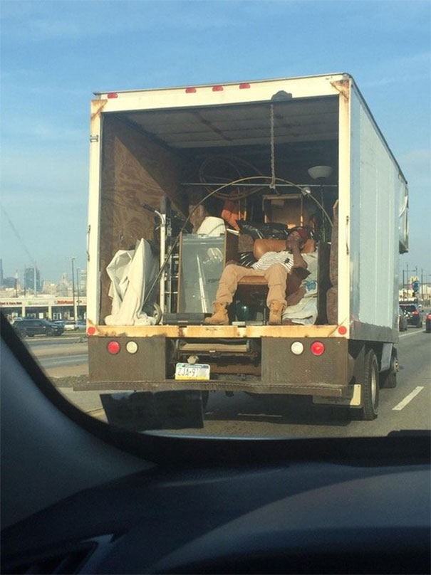 While Driving Through Philly, I Saw A Scene From Always Sunny Playing Out In Real Life