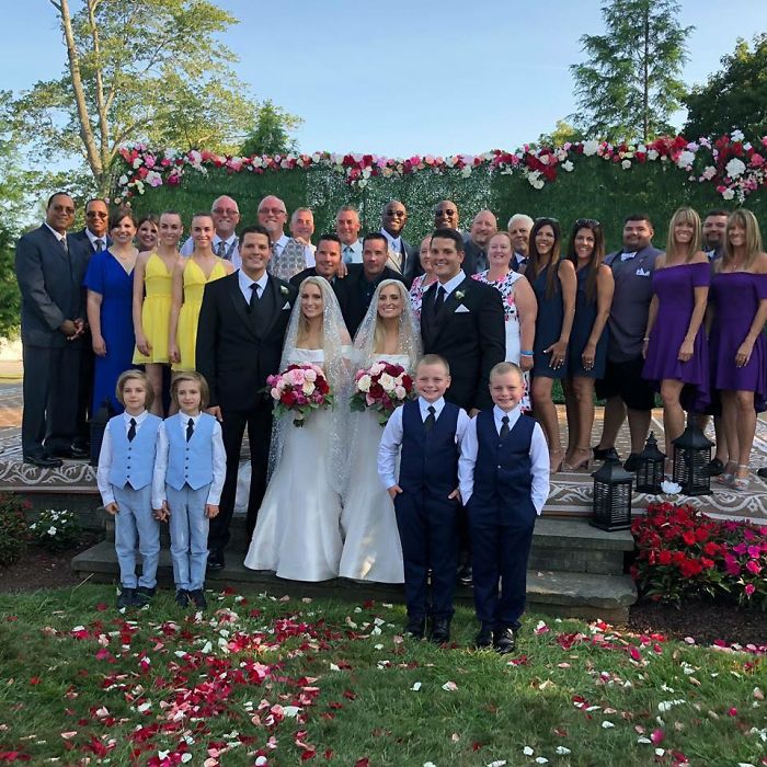 Identical Twin Sisters Marry Identical Twin Brothers, And Everyone Is Thinking The Same Thing Right Now Identical Twin Sisters Marry Identical Twin Brothers, And Everyone Is Thinking The Same Thing Right Now