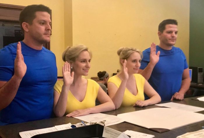 Identical Twin Sisters Marry Identical Twin Brothers, And Everyone Is Thinking The Same Thing Right Now Identical Twin Sisters Marry Identical Twin Brothers, And Everyone Is Thinking The Same Thing Right Now