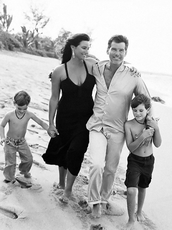 Pierce Brosnan And His Wife Celebrate 25th Anniversary, And Their Pics Throughout The Years Are Relationship Goals Pierce Brosnan And His Wife Celebrate 25th Anniversary, And Their Pics Throughout The Years Are Relationship Goals