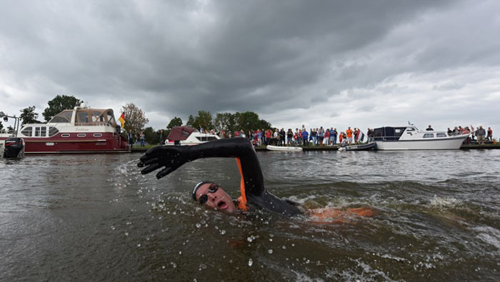The Way This Man's Body Looks After Swimming 163 Km In 55 Hours Will Freak You Out The Way This Man's Body Looks After Swimming 163 Km In 55 Hours Will Freak You Out