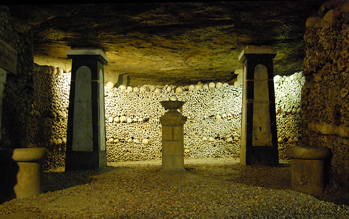 paris-catacombs-secret-rooms-illegal-raves-and-underground-societies-1 paris-catacombs-secret-rooms-illegal-raves-and-underground-societies-1