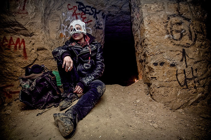 paris-catacombs-secret-rooms-illegal-raves-and-underground-societies-10 paris-catacombs-secret-rooms-illegal-raves-and-underground-societies-10