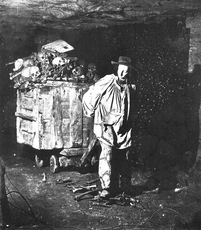 paris-catacombs-secret-rooms-illegal-raves-and-underground-societies-13 paris-catacombs-secret-rooms-illegal-raves-and-underground-societies-13