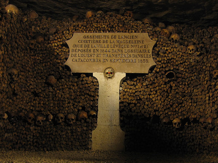 paris-catacombs-secret-rooms-illegal-raves-and-underground-societies-2