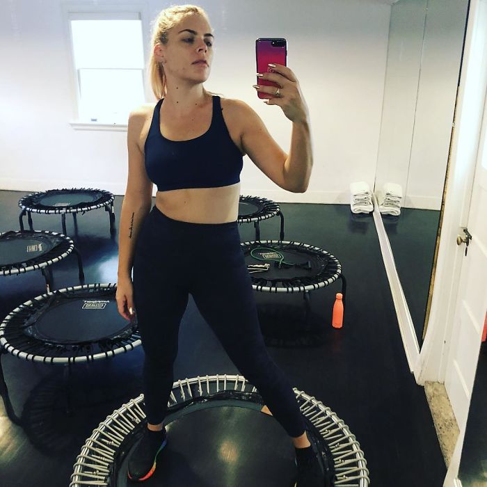 Some Idiot Tries Body-Shaming Busy Philipps, Gets A Well Deserved Lesson