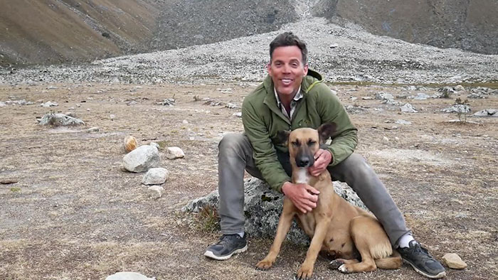 Steve-O Found A Stray Dog On The Streets Of Peru, Washed Her And They Became Best Friends