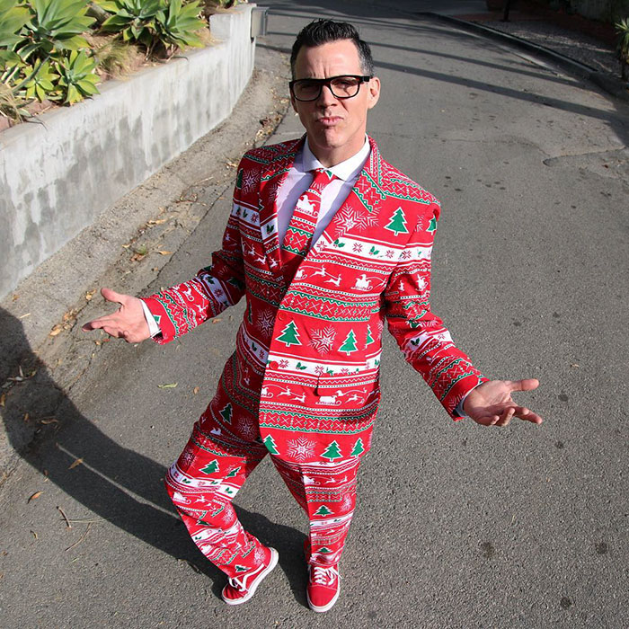 Steve-O Found A Stray Dog On The Streets Of Peru, Washed Her And They Became Best Friends