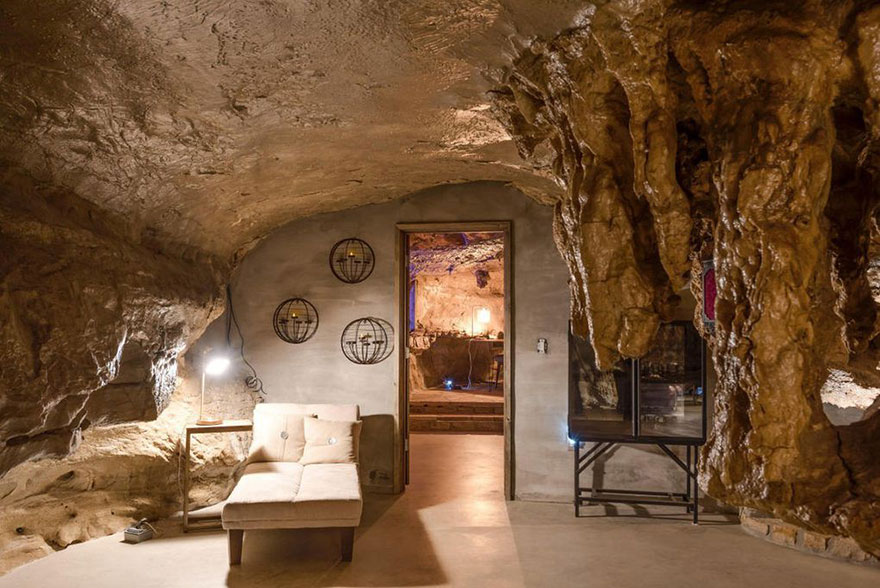 Someone Is Selling An Unbelievable Home Hidden Inside A Cave, And The Interior Is Even Better Than The Exterior Someone Is Selling An Unbelievable Home Hidden Inside A Cave, And The Interior Is Even Better Than The Exterior