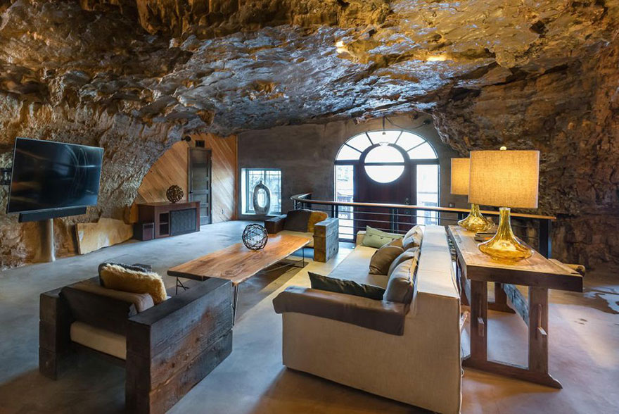 Someone Is Selling An Unbelievable Home Hidden Inside A Cave, And The Interior Is Even Better Than The Exterior Someone Is Selling An Unbelievable Home Hidden Inside A Cave, And The Interior Is Even Better Than The Exterior