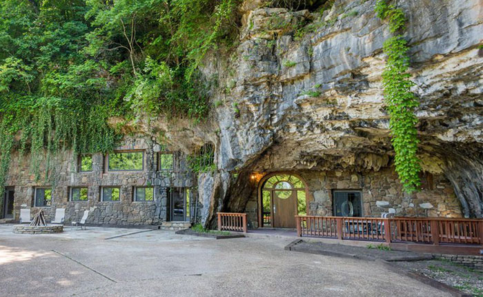 Someone Is Selling An Unbelievable Home Hidden Inside A Cave, And The Interior Is Even Better Than The Exterior