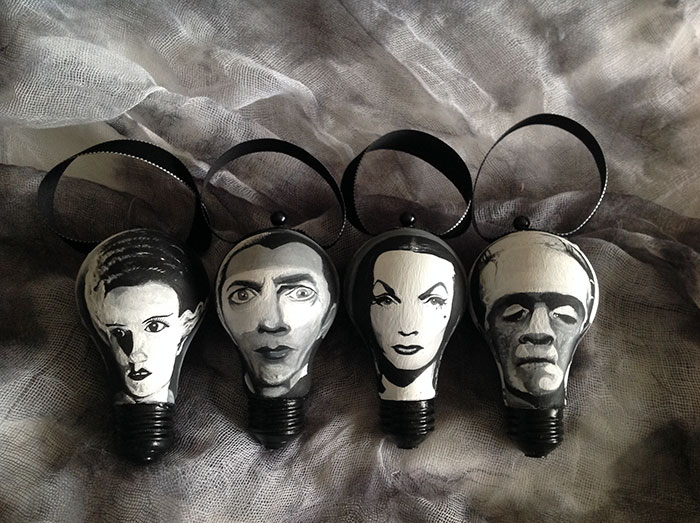 I Salvage Burnt Out Light Bulbs And Transform Them Into Hand-Painted Holiday Ornaments