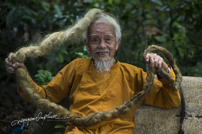 I Photographed Mr. Chien, A Man With 4-Meters-Long Hair