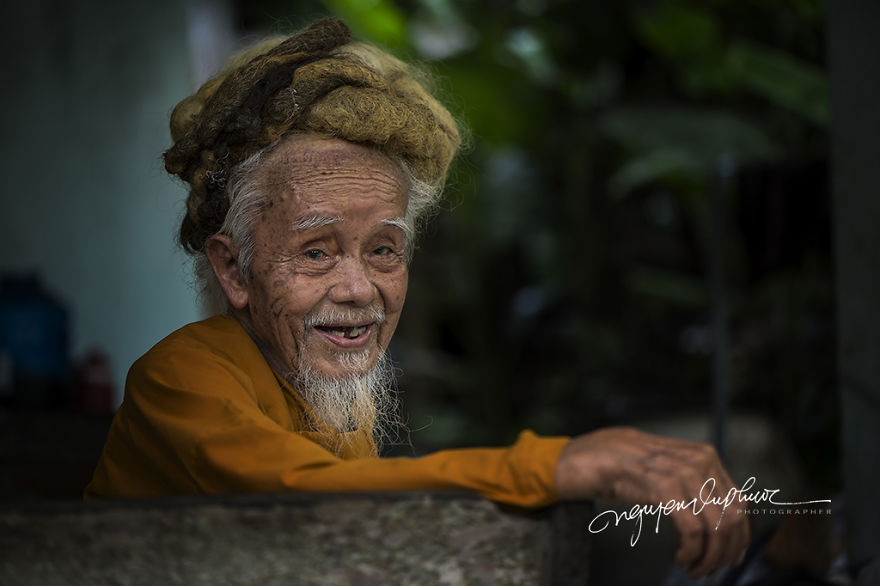 I Photographed Mr. Chien, A Man With 4-Meters-Long Hair I Photographed Mr. Chien, A Man With 4-Meters-Long Hair