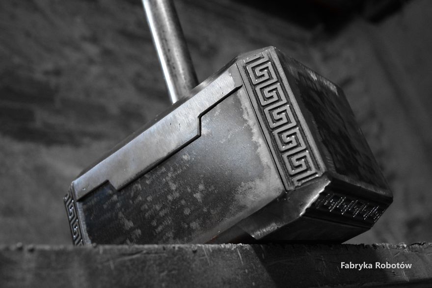 Polish Artist Creates Popular Sci-Fi Characters From Scrap Metal