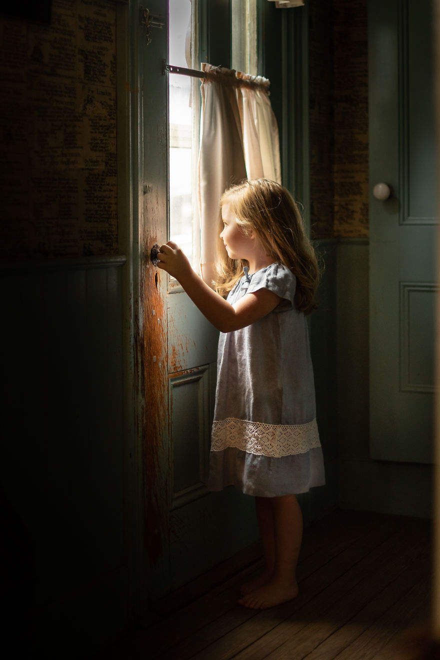 Newburyport, Ma, USA- Girl In A Old House Looking At Her Parents Outside