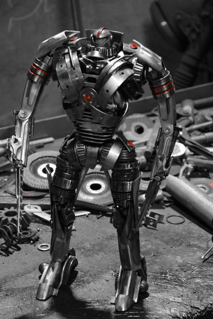 Polish Artist Creates Popular Sci-Fi Characters From Scrap Metal