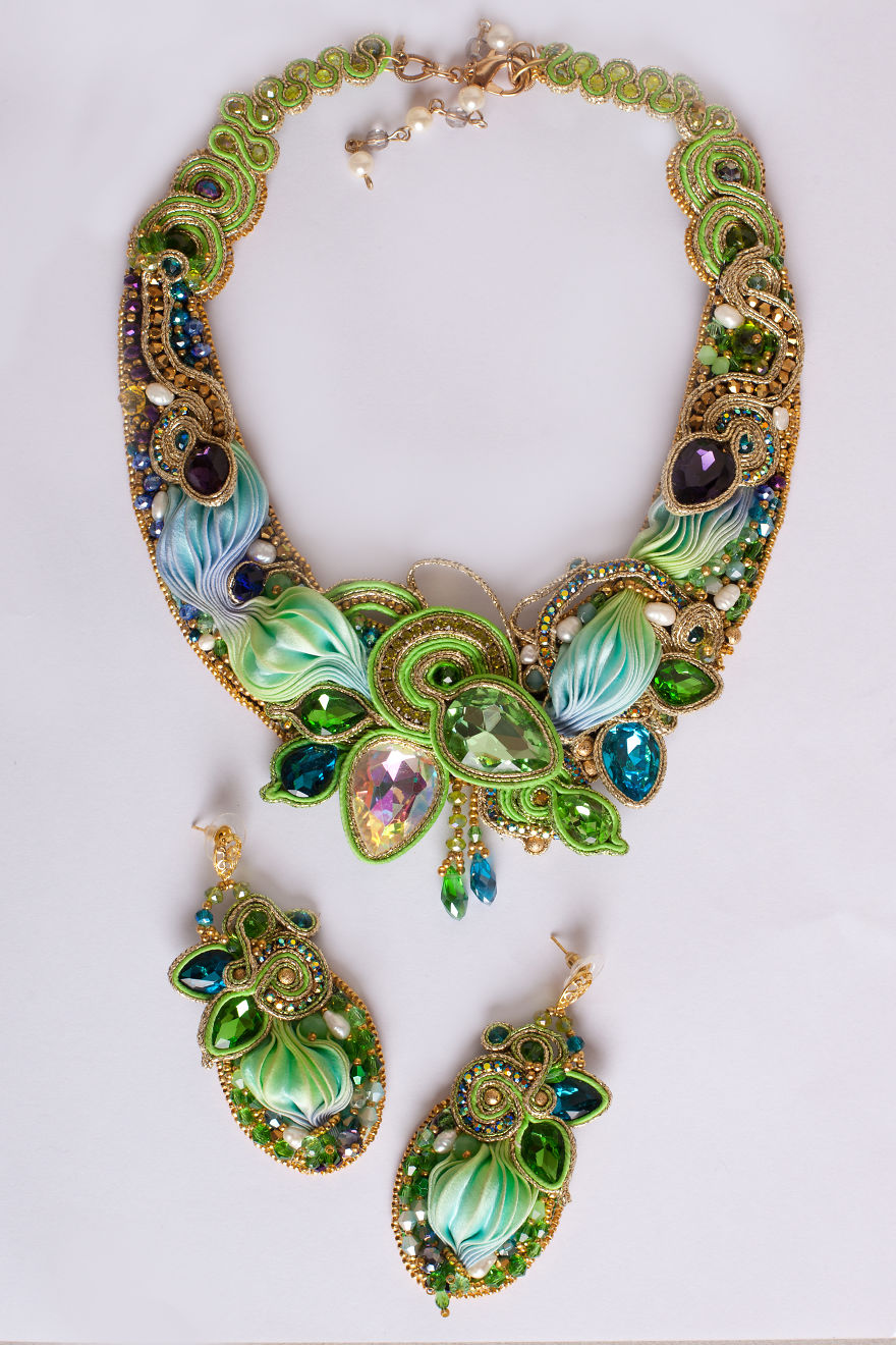 Amazing Shibori Handicraft Accessories Made By Georgian Designer Amazing Shibori Handicraft Accessories Made By Georgian Designer