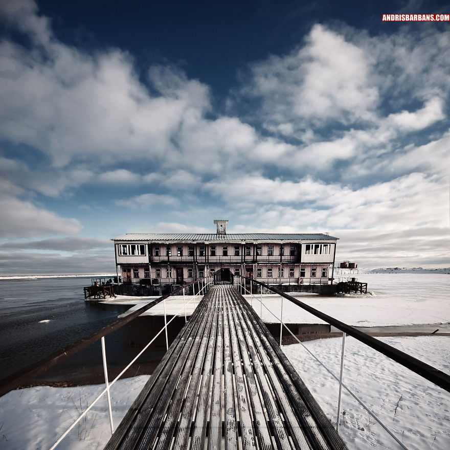 Floating House In Engure