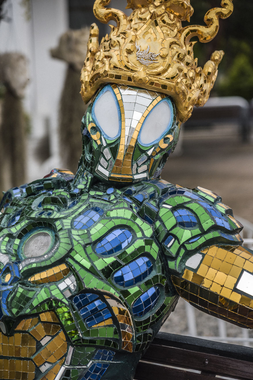 This White Temple In Thailand Is Both Heaven And Hell