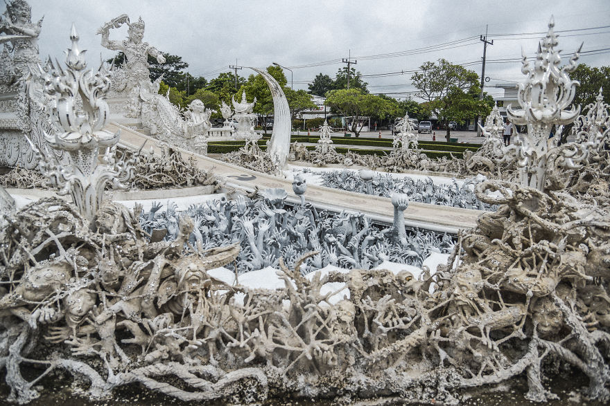 This White Temple In Thailand Is Both Heaven And Hell