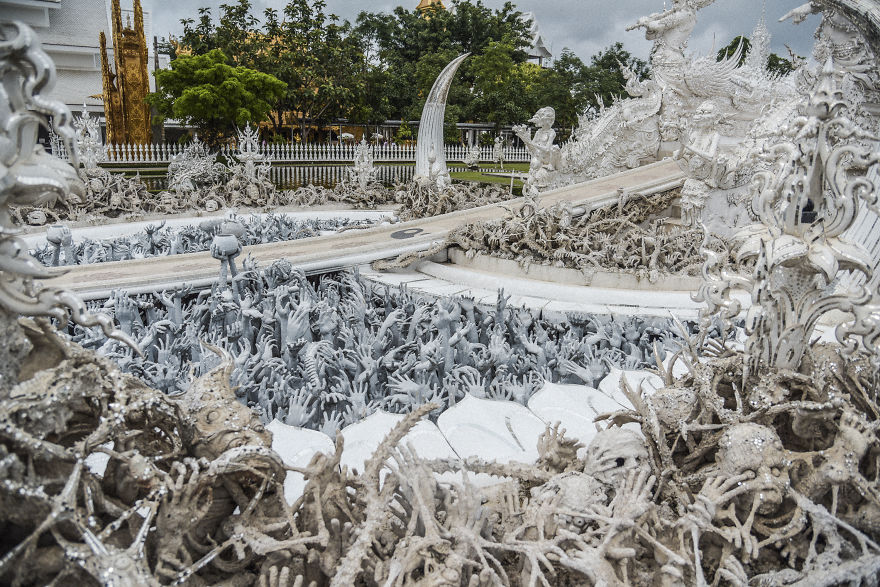 This White Temple In Thailand Is Both Heaven And Hell