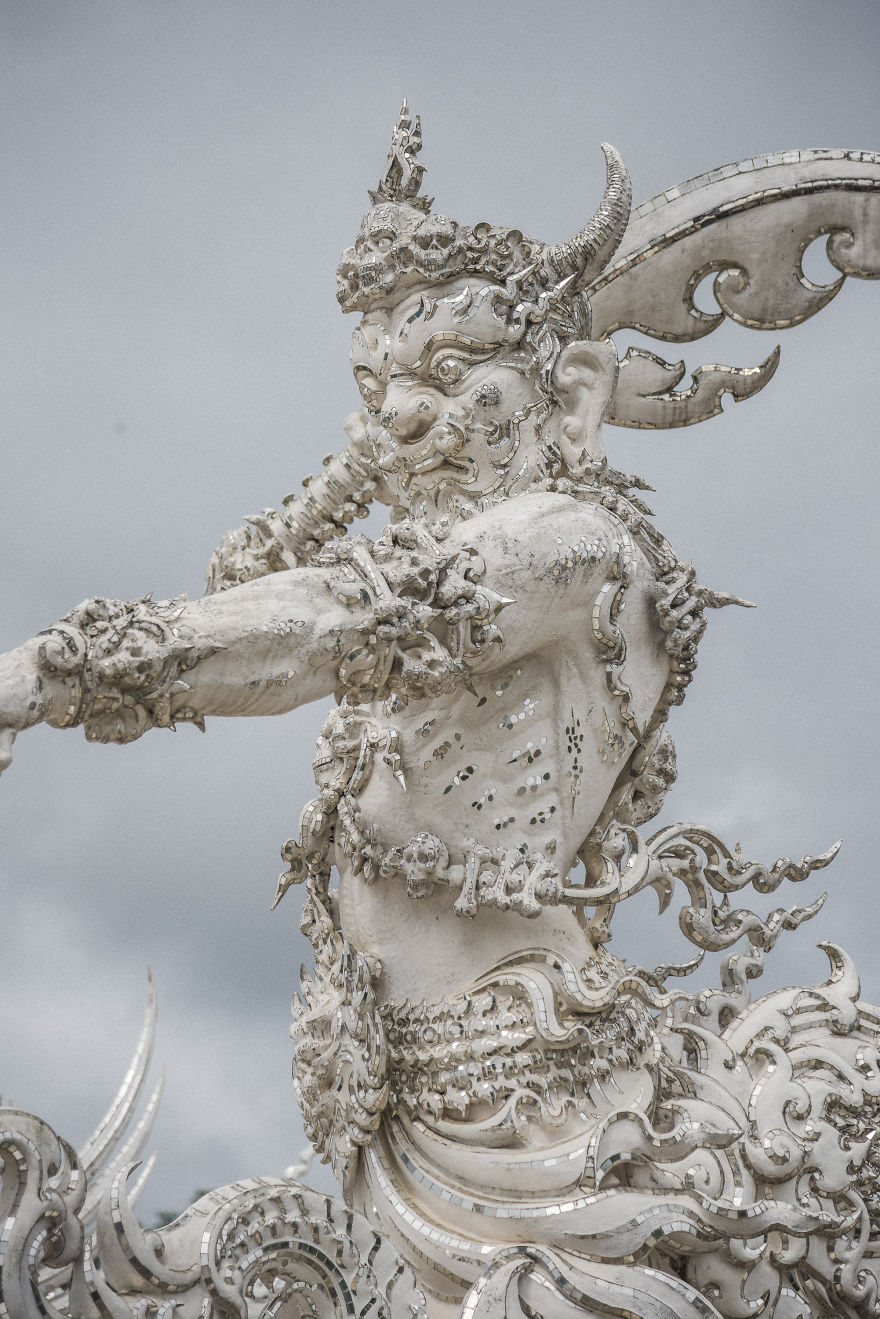 This White Temple In Thailand Is Both Heaven And Hell