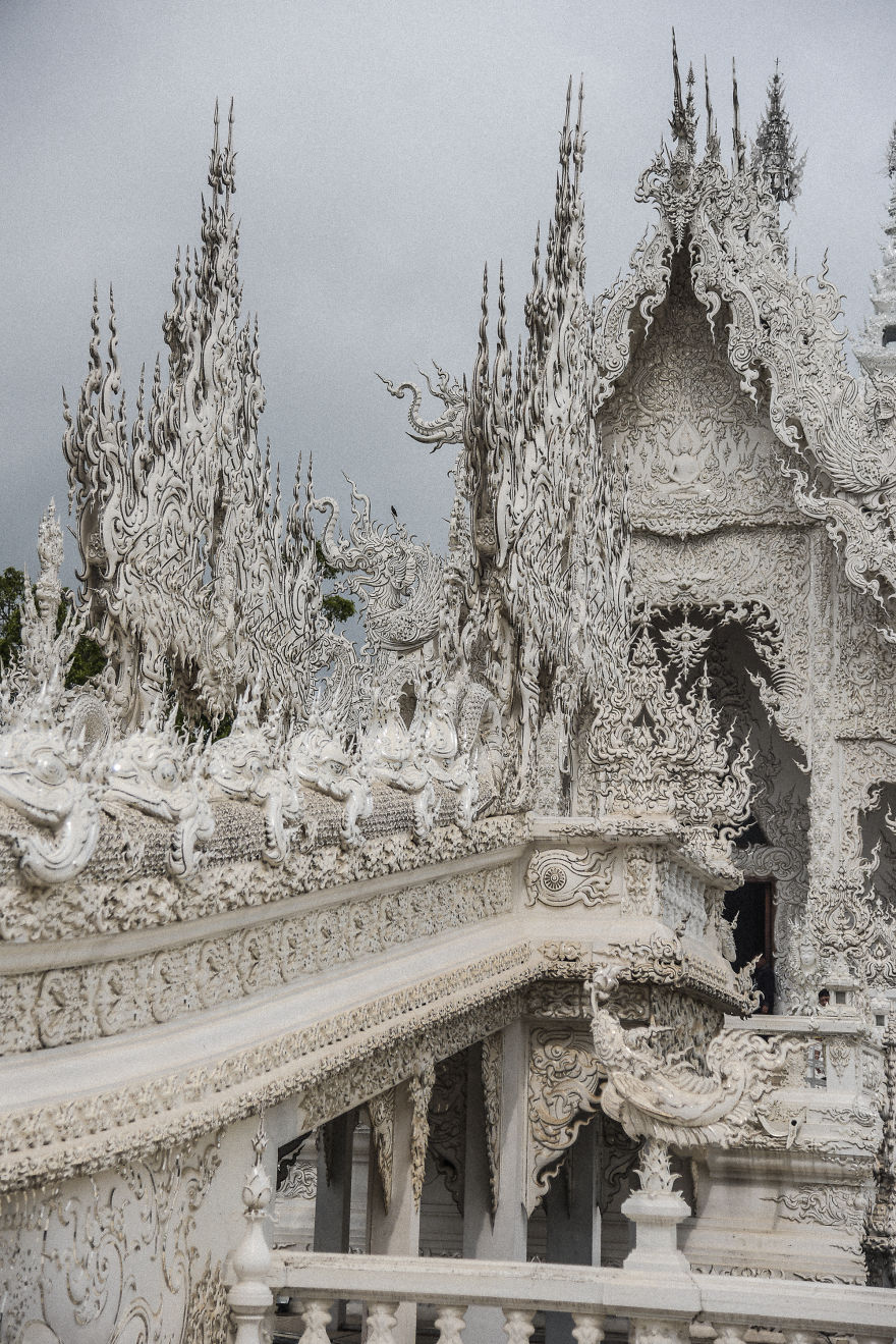 This White Temple In Thailand Is Both Heaven And Hell