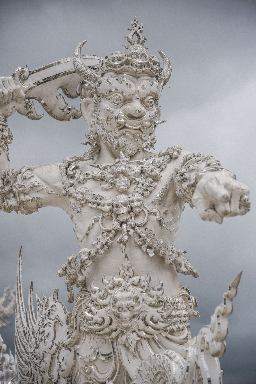 This White Temple In Thailand Is Both Heaven And Hell