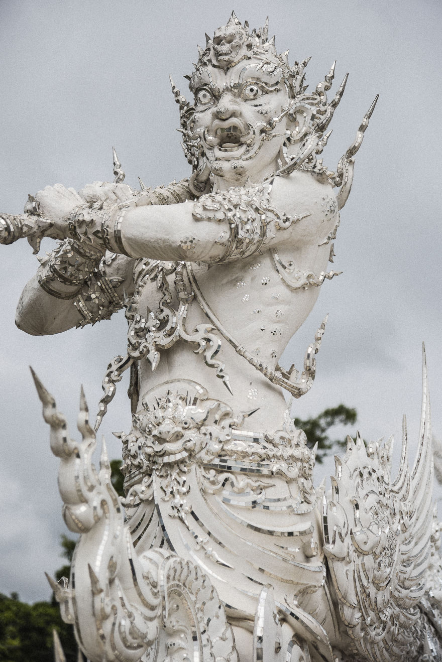 This White Temple In Thailand Is Both Heaven And Hell
