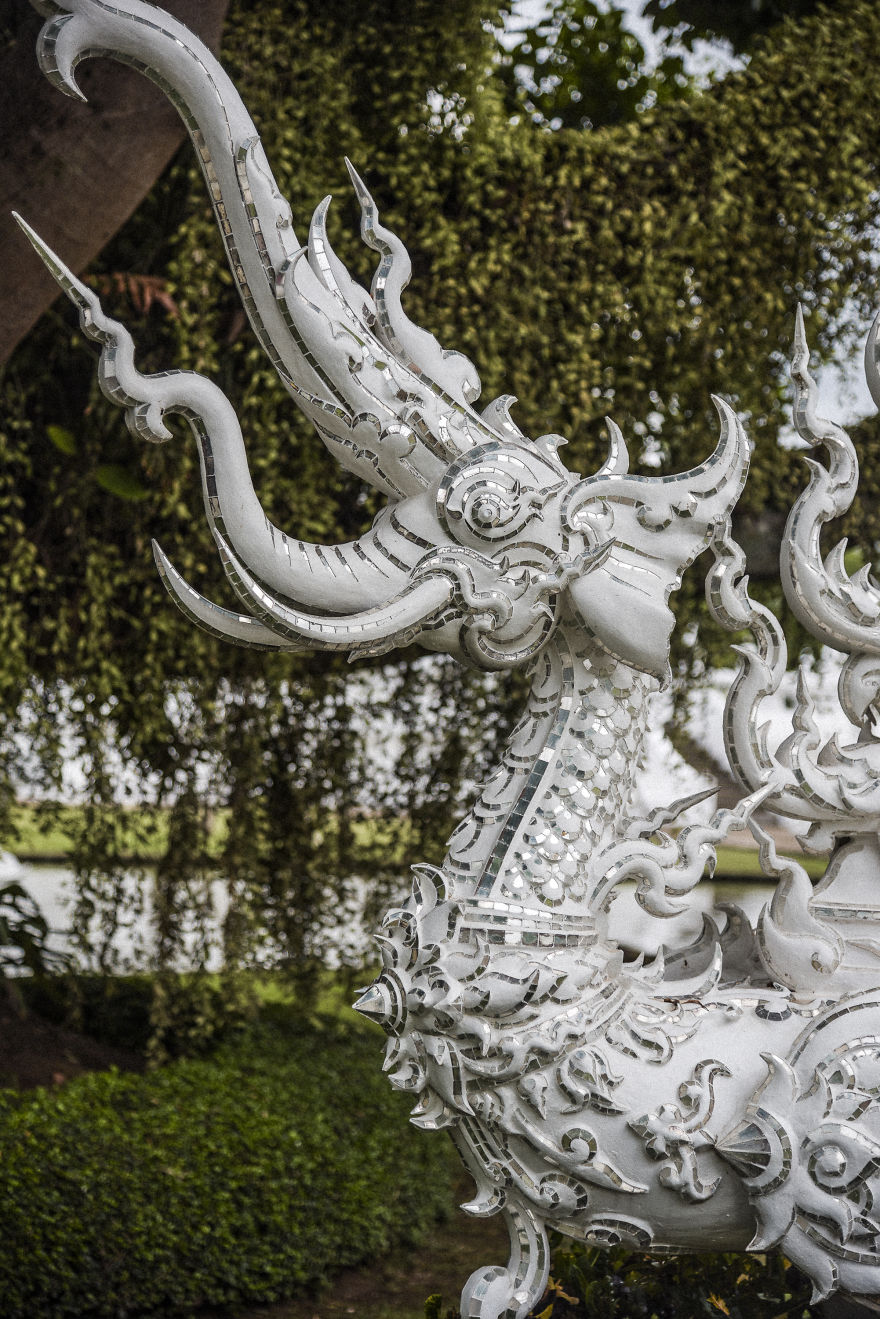 This White Temple In Thailand Is Both Heaven And Hell