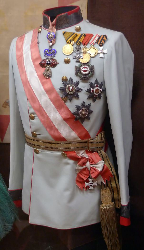 Galauniform_von_Kaiser_Franz_Joseph_I.jpg