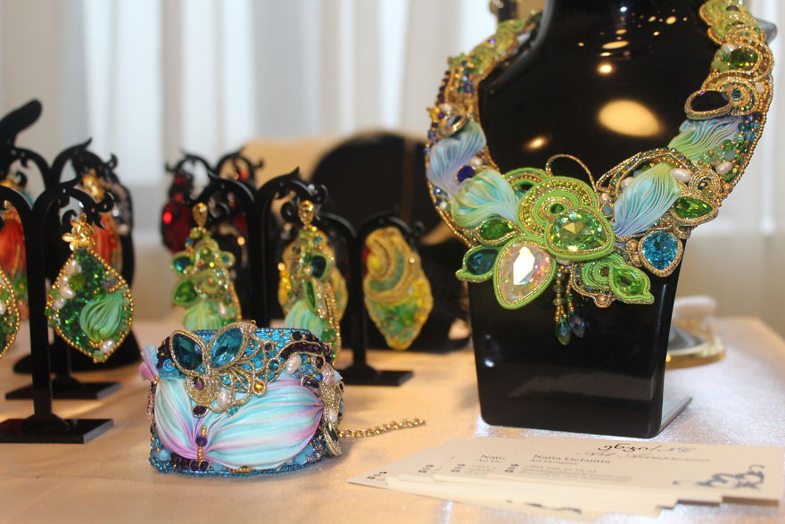 Amazing Shibori Handicraft Accessories Made By Georgian Designer Amazing Shibori Handicraft Accessories Made By Georgian Designer