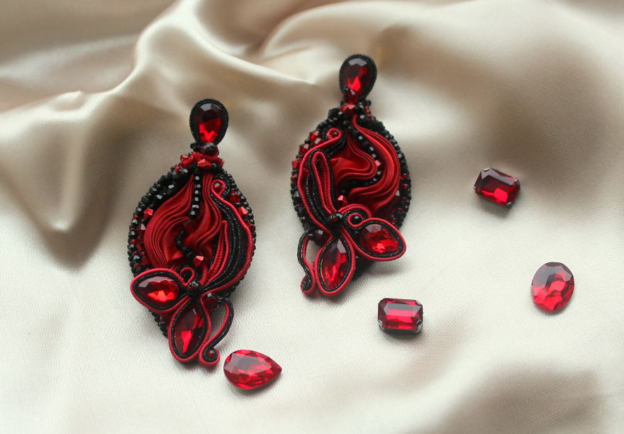 Amazing Shibori Handicraft Accessories Made By Georgian Designer Amazing Shibori Handicraft Accessories Made By Georgian Designer